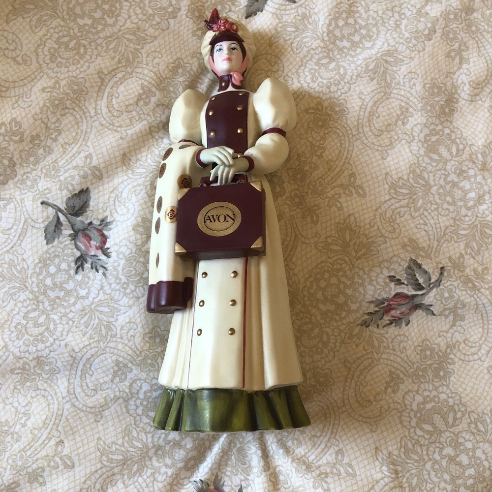 Avon Mrs Albee  figurine  2006-2007